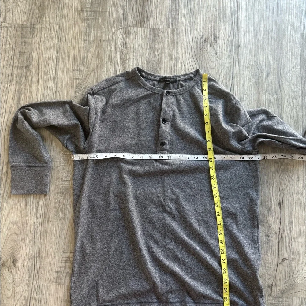 Banana Republic Henley Size Large